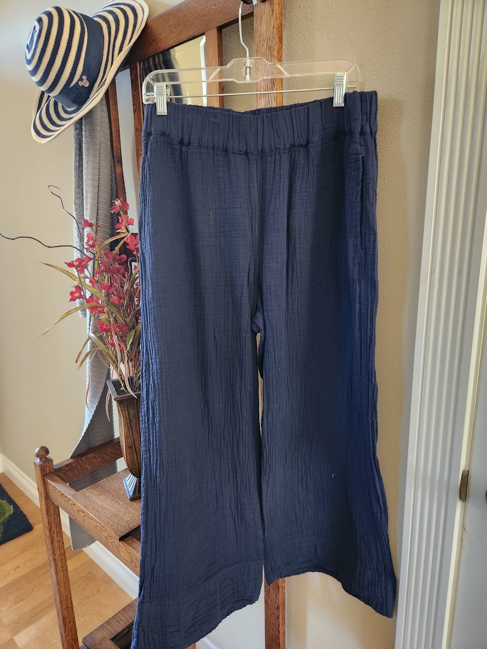 Relaxed Wide-Leg Pants in Navy - Pull-On Comfort